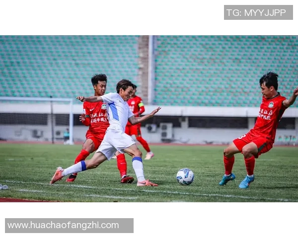 揭秘足球明星小卷毛的真实身份与精彩职业生涯