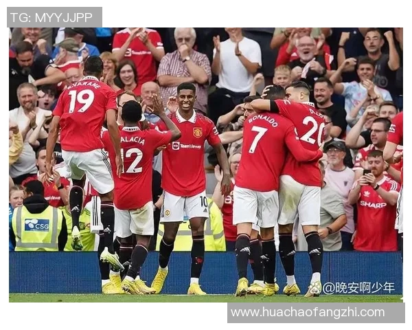 足球巨星C罗与模特的精彩瞬间引发热议与关注